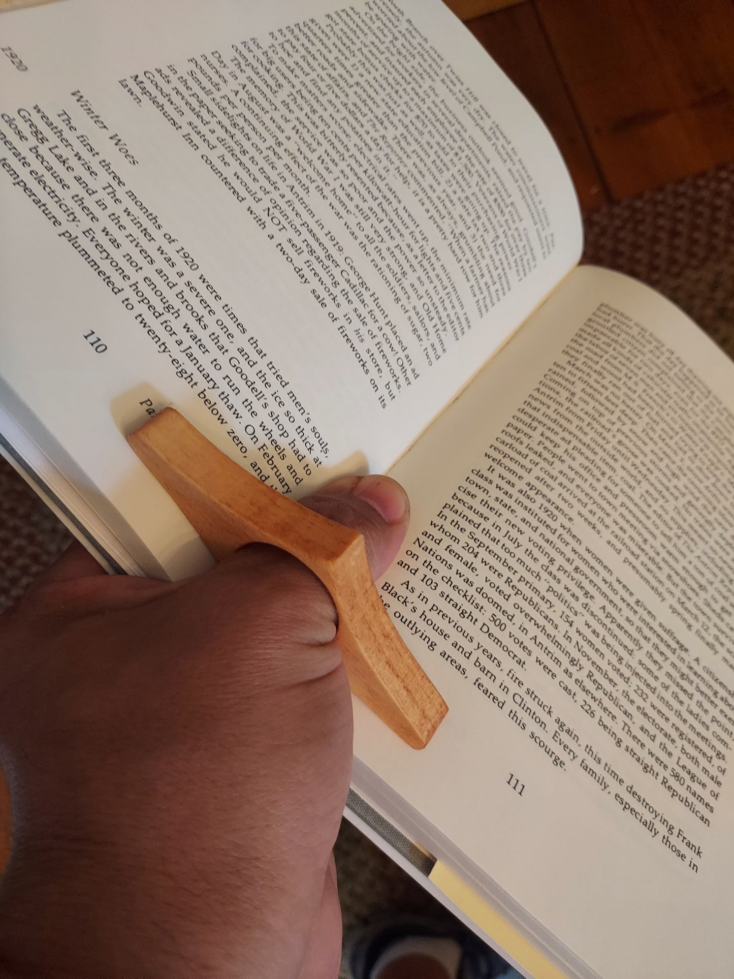 Wood book page holder